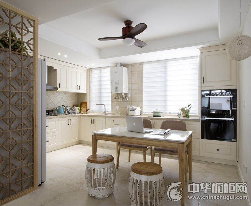 大户型混搭风厨房米色橱柜装修效果图