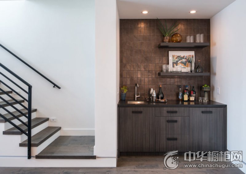 豪装别墅欧式岛型橱柜装修效果图  简装原木风格