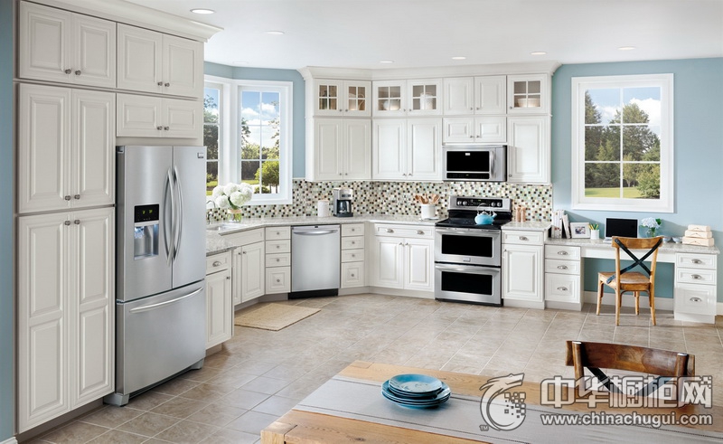 大户型厨房定制橱柜效果图 白色实木橱柜图片