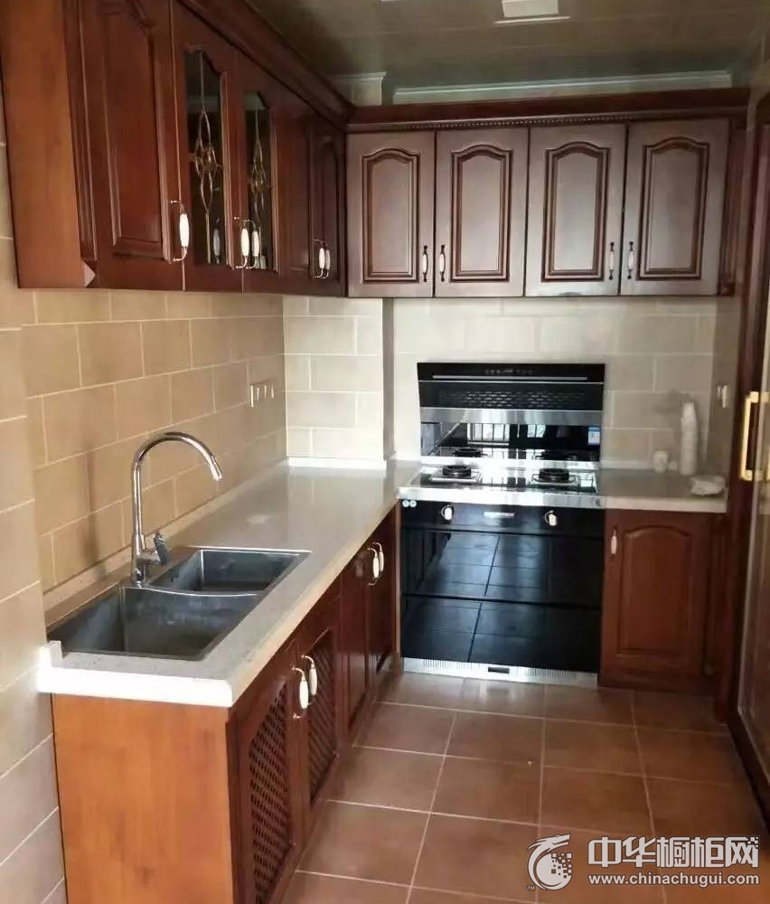 烟机上方到底能不能装吊柜？先看了这篇文章再说！